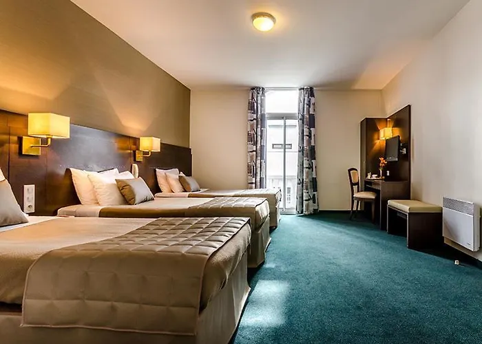 Hotel Croix Des Bretons - Lourdes Pyrenees